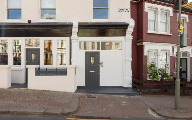 The Battersea Loft - Trendy 3bdr Flat With Patio, London