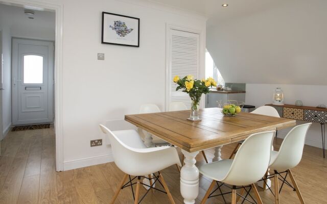 28 Isallt at the Bay