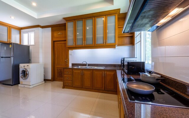 Luxury 6 Bed Mansion - CAS