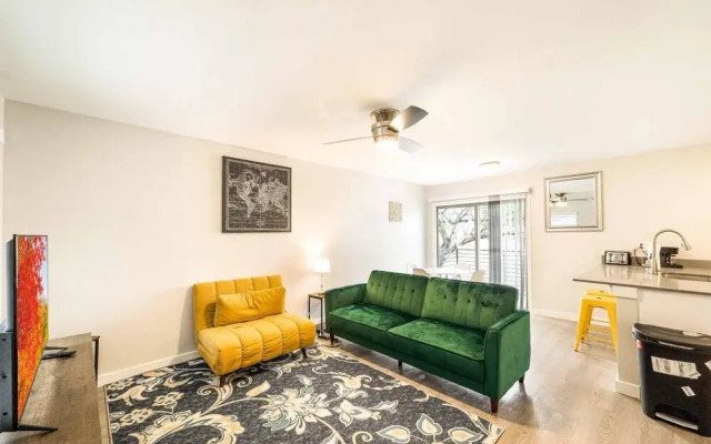 Stylish 1BR Near UT Mueller Evonify