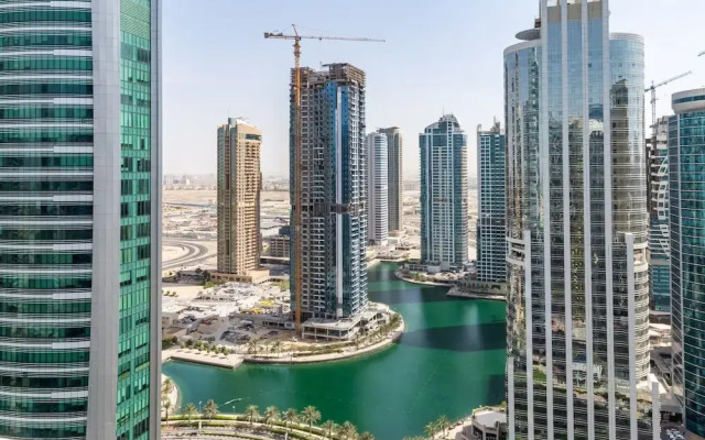 Fashionable 1BR in the Trendy Jlt! Sleeps 4!