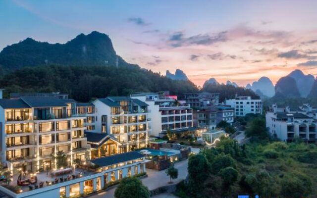 Ji Yun Resort (Yangshuo Ten-mile Gallery Yulong River)