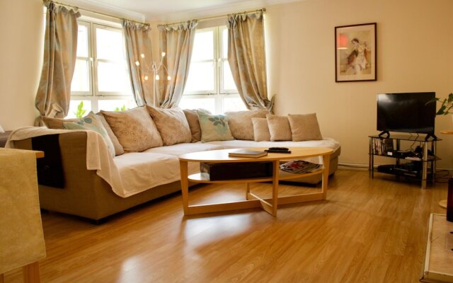 3 Bedroom Flat In Edinburgh