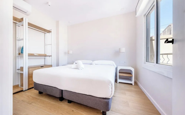 AinB Barcelona Sants Apartments