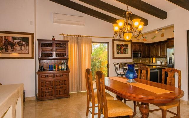 Walk to Cabo Marina & Downtown: Villa Mira Flores