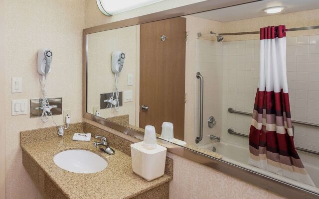 Red Roof Inn & Suites Mt Holly - McGuire AFB