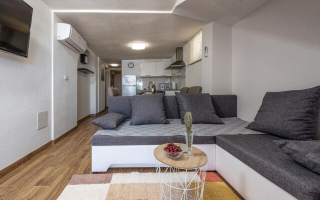 Stunning Apartment in Petrcane With Wifi and 1 Bedrooms
