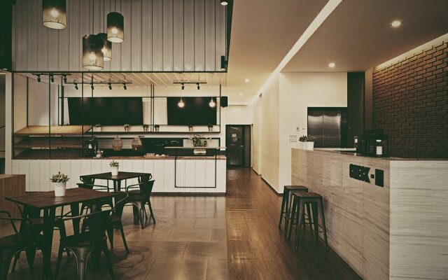 Maxley Hotel@Arjuna