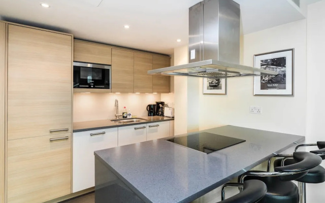 Luxury Modern 2BD Flat in Centre
