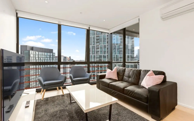 Wyndel Apartments Riverside on Collins