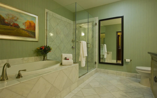 Woolley's Classic Suites Denver Airport