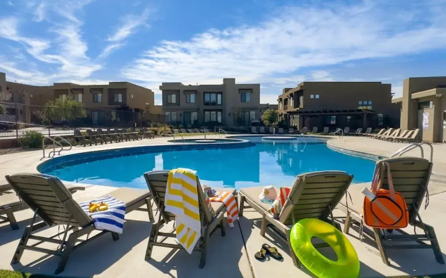 Stargazer Luxury Condo, Rooftop Views, Private Hot Tub