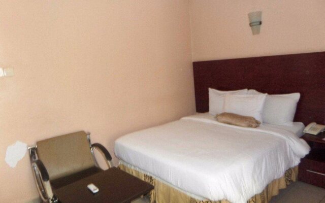 Summit Villas Suites & Apartment
