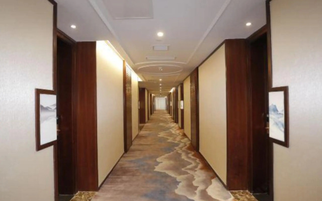 Vienna International Hotel (Mount Emei Crystal Plaza Hotel)