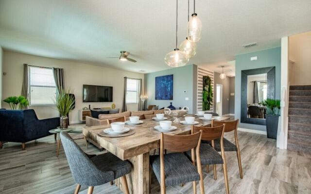 6-Bedroom Villa in Four Corners 1409RF