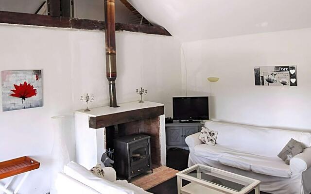 Nice holiday home in Saint-Pierre-de-Frugie with garden