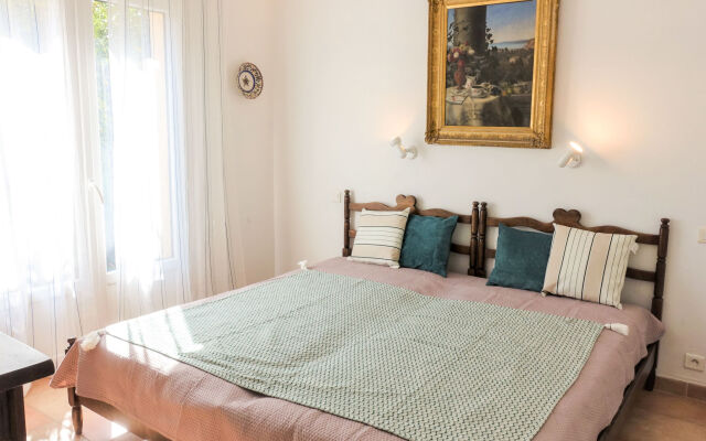 Holiday Home Domaine des Collieres