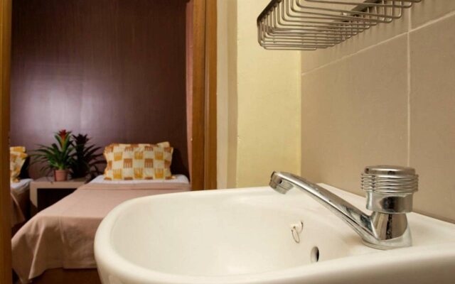 UPSTAIRs BED & BATH