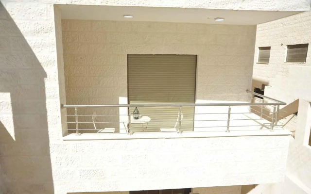 Amazing one Bedroom Apartment in Amman, Elwebdah 4