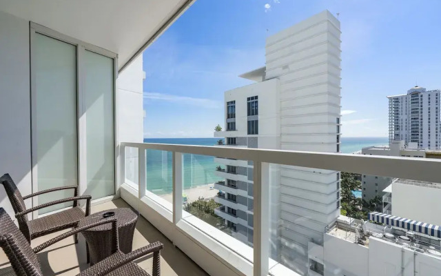 Studio At Sorrento S- Fontainebleau Miami Beach 1 Bedroom Home by RedAwning