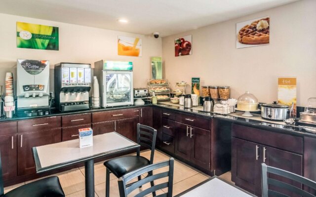 Quality Inn & Suites near Downtown Bakersfield