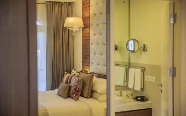Acron Waterfront Resort – Guest Rooms – Baga