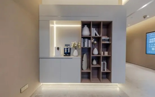Homeinn · neo (Shanghai Minhang Zhuanqiao Subway Station)