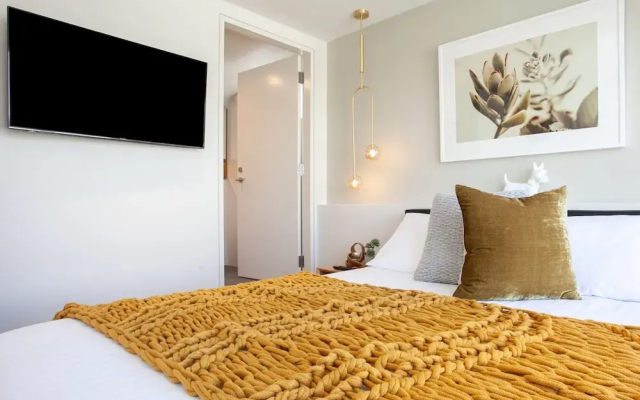 Perfect Located 2-bed With Spacious Balcony & BBQ