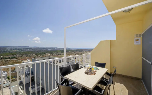 Summer Breeze Penthouse with large Terrace and Hot Tub by Getaways Malta