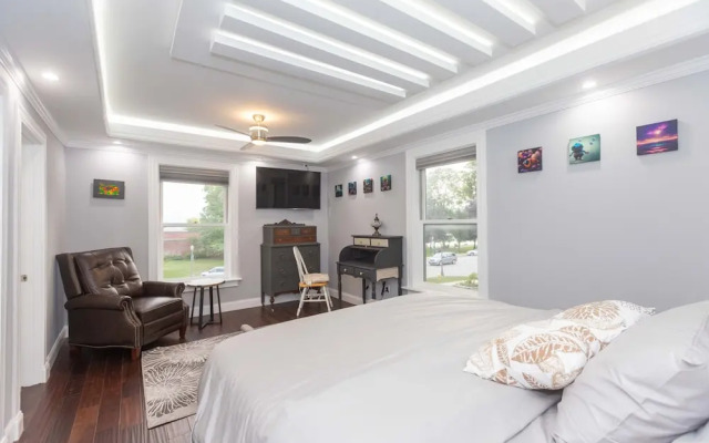4 BDR Lake Geneva Estate Across From Beach!