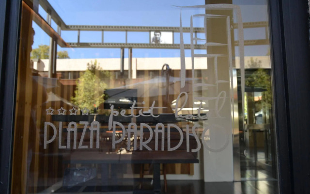 Plaza Paradiso Petit Hotel