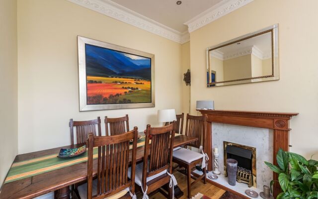 NEW Super 2BD Flat Well Connected to City Centre