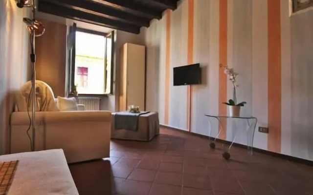 Comfortable Apartment Cavour Square