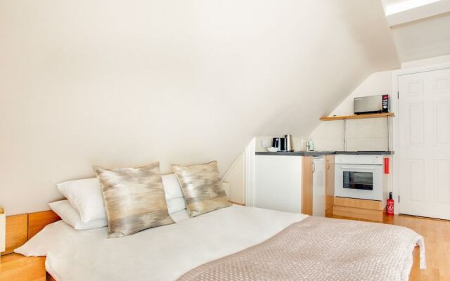 Simplistic Apartment in London Near Buckingham Palace