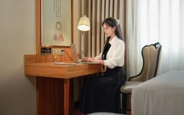 Vienna 3 Good Hotel (Dehong Mangshi Airport Jewelry Town Branch)