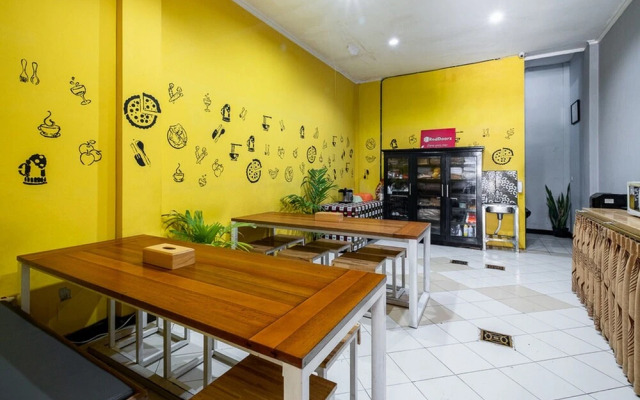RedDoorz Hostel near Trans Studio Mall