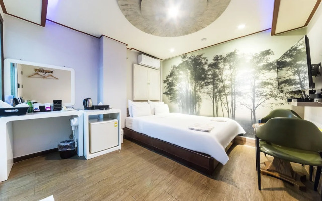 Pocheon Royal
