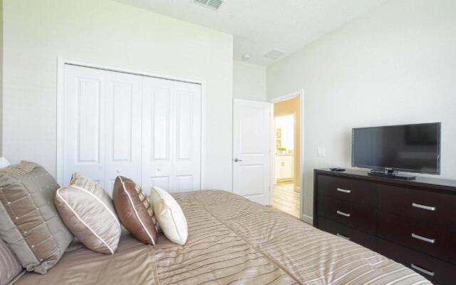 Storey Lake-5 Bedroom Townhouse w/Splashpool-1617ST