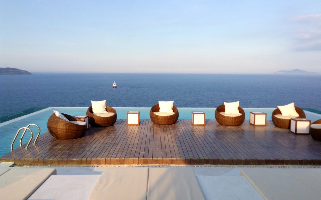 A La Carte Da Nang Beach