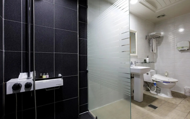 White Tourist Hotel