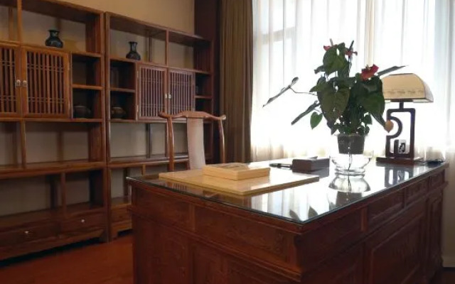 Zhaotong Development Building Hotel