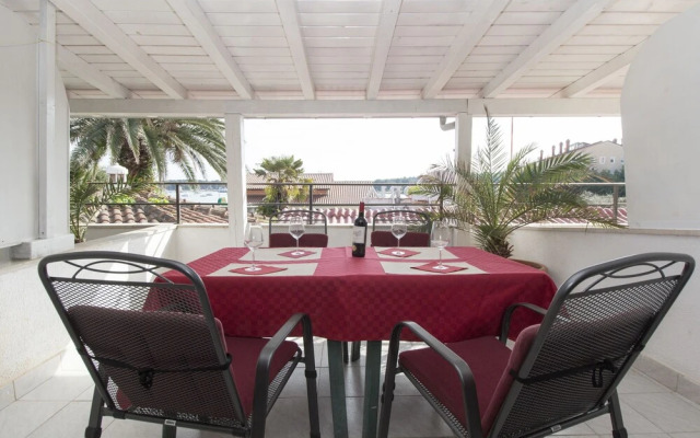 Apartments and rooms Eugenia