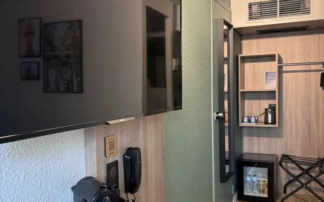 Kyriad Marseille - Vitrolles Aéroport