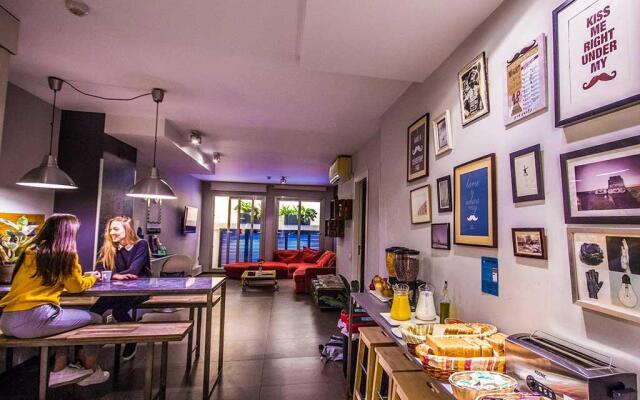 Don Moustache Hostel