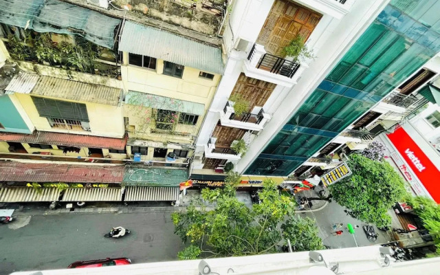 2 mins to Ho Guom LA MANDARINA HOTEL