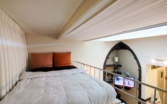 Classic studio Apt in heart of Tel Aviv