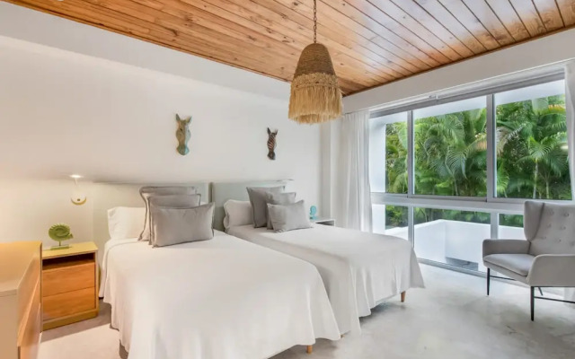 Modern Luxury 6 BR Tropical Retreat With Pool