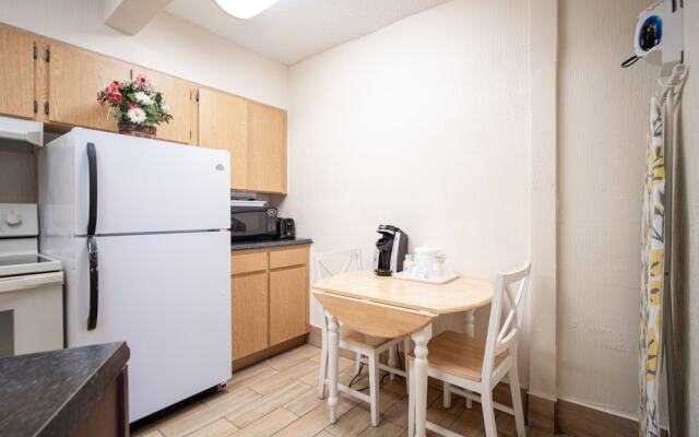 Island Sun Inn & Suites - Venice, Florida Historic Downtown & Beach Getaway