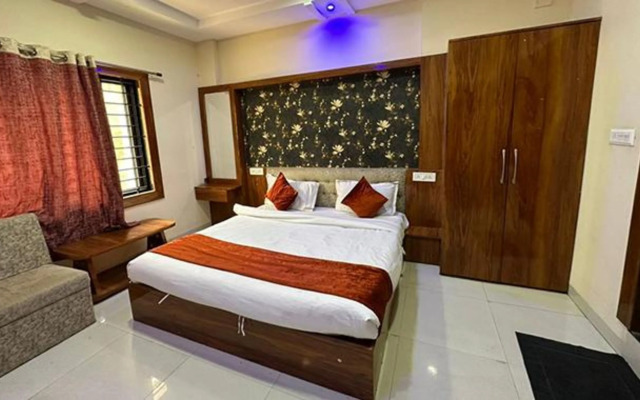 Fabhotel Royal Palace