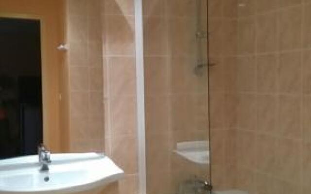 Les Rives Du Lac Du Laouzas